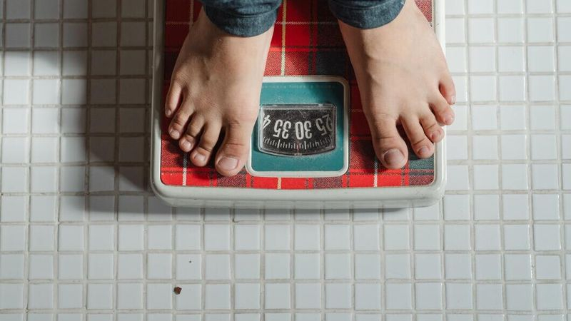 Safe and Healthy Ways to Lose Weight: Why Rapid Weight Loss Can Be Dangerous