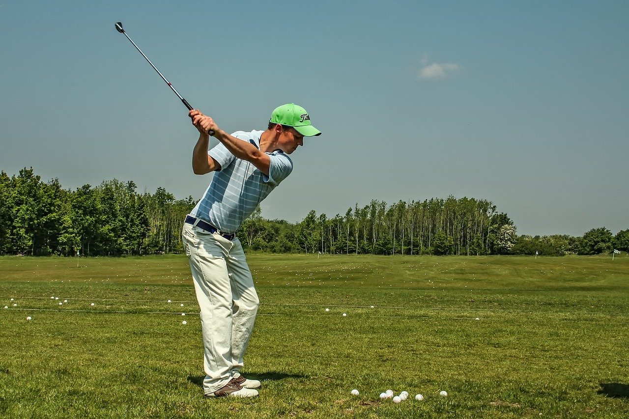 Mastering the Art of How to Swing a Golf Club